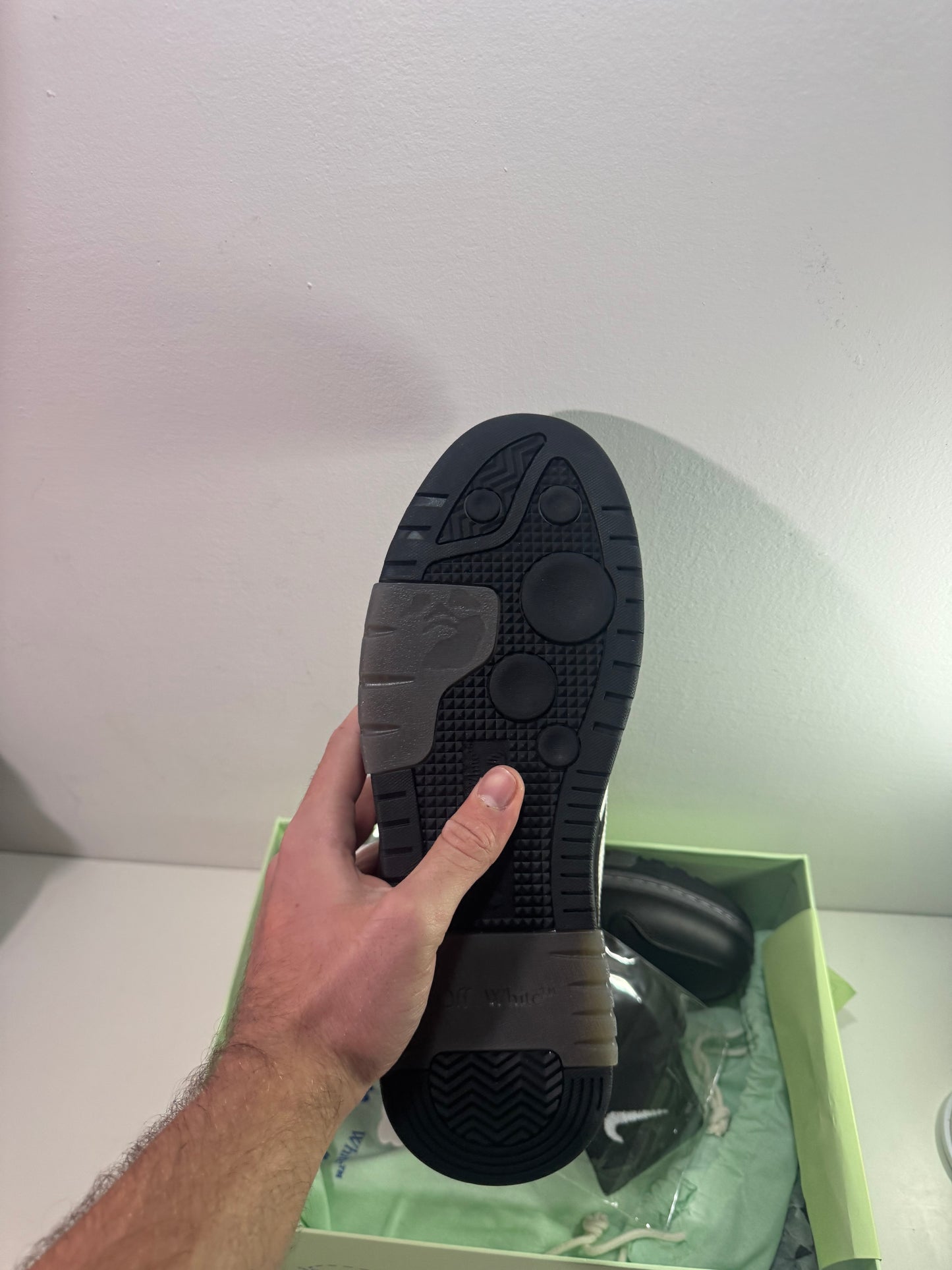 OFF-WHITE out the office Black