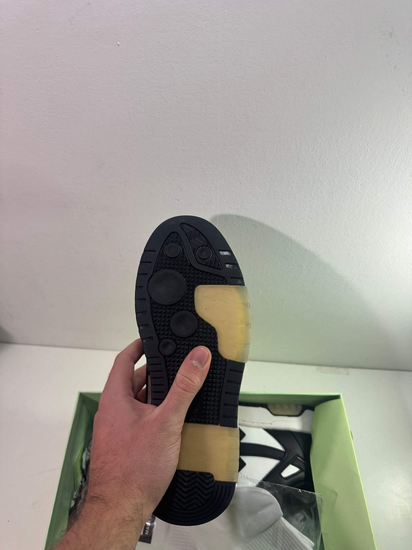 OFF-WHITE out the office Black / White