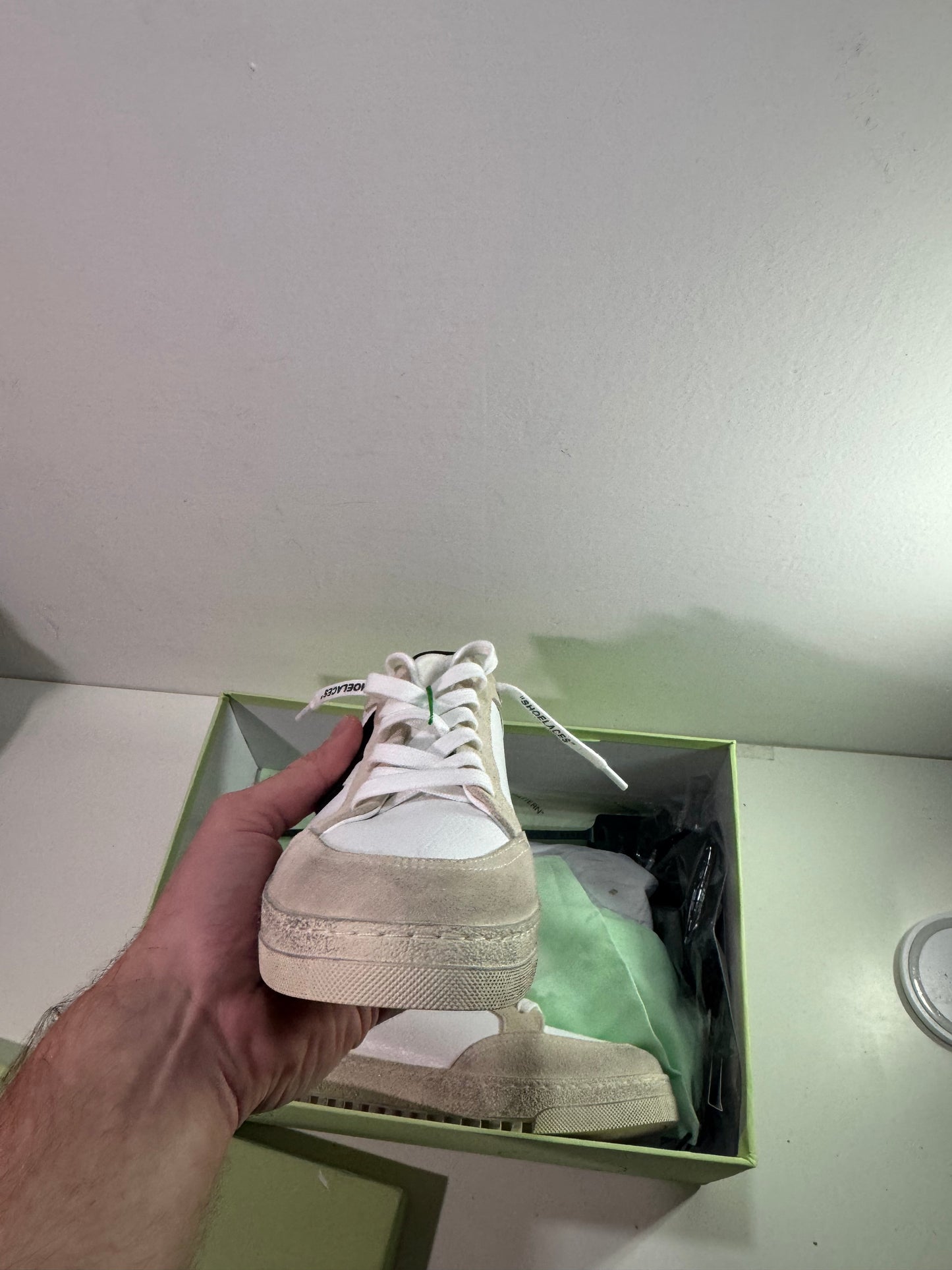 Off white Low White