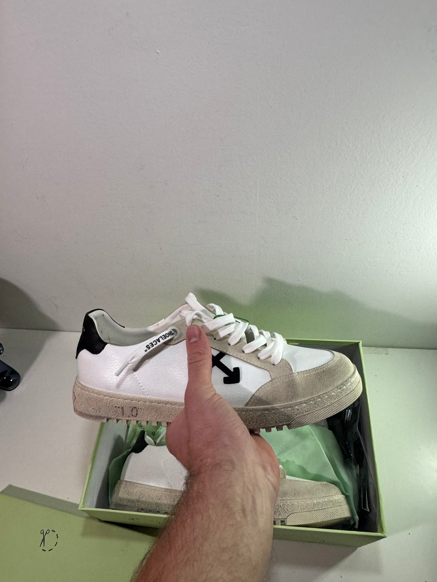 Off white Low White