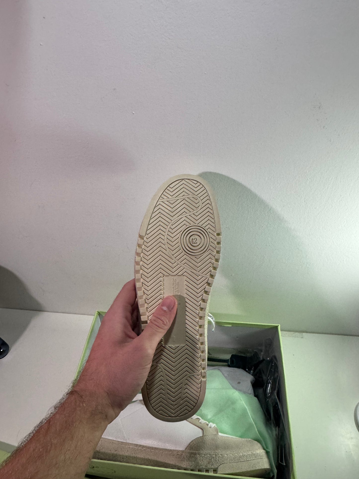 Off white Low White