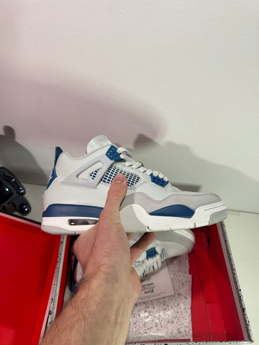 Air Jordan 4 Motorsports